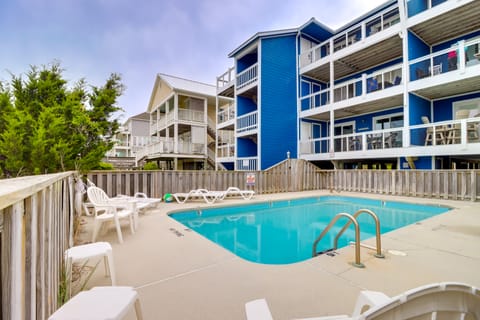 Oceanfront Carolina Beach Condo, Steps to Shore! Apartment in Carolina Beach
