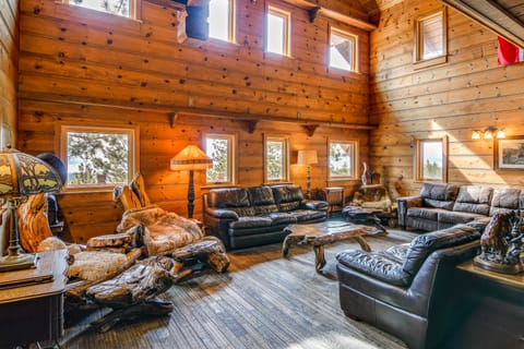 Game Room & Hot Tub: Serene Grand Mountain Chalet! House in Kingsbury