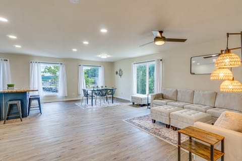 Kayaks, Boat Slip, & Game Room: Calm Cove Apt! Apartment in Osage Beach