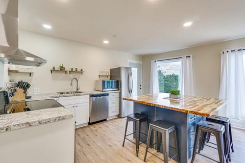 Kayaks, Boat Slip, & Game Room: Calm Cove Apt! Apartment in Osage Beach