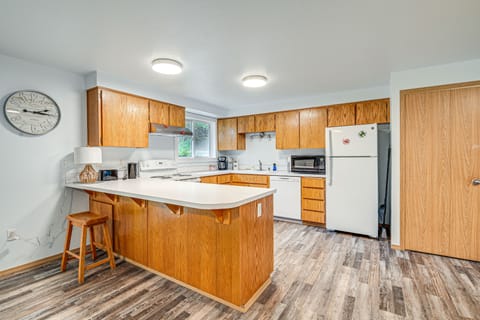 'The Crab Shack' Westport Home Half-Mi to Beach! House in Westport