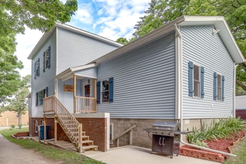 Near Saugatuck Dunes: Pet-Friendly Home w/ Grill House in Fennville