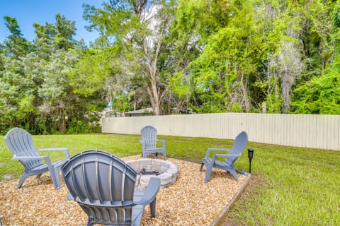 2 Mi to State Parks! Crystal River Home w/ Yard House in Crystal River