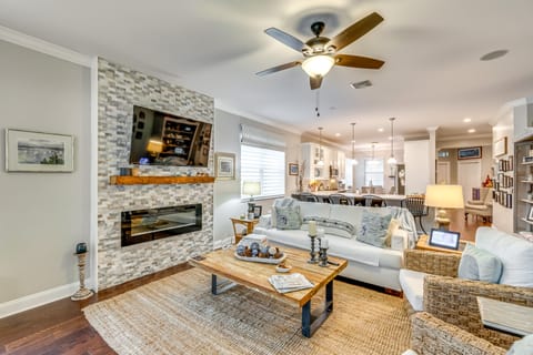 North Fort Myers Home w/ Heated Pool & Lake Views! House in North Fort Myers