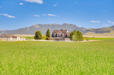 Dillon Ranch Retreat w/ Endless Mountain Views Apartment in Idaho