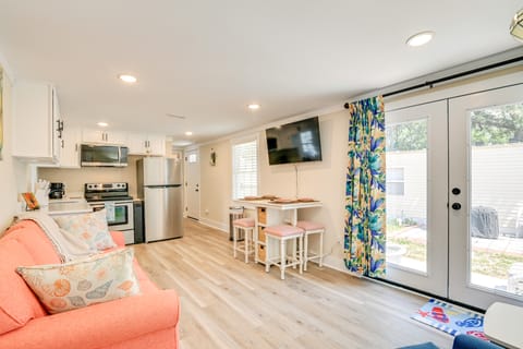 Walk to Ocean: Myrtle Beach Home w/ Screened Porch House in Garden City