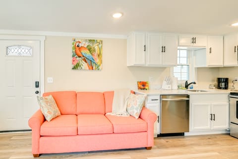 Walk to Ocean: Myrtle Beach Home w/ Screened Porch House in Garden City