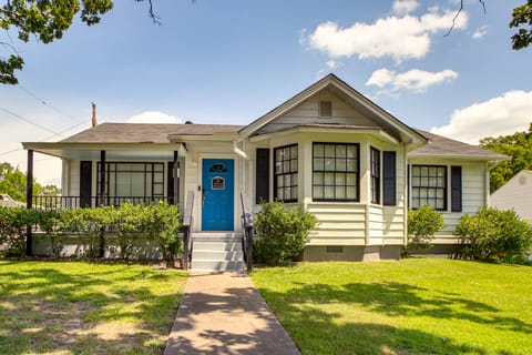 Walk to Oaklawn Racetrack: Hot Springs Getaway! House in Hot Springs