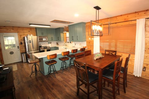 Granbury Home w/ Waterfront Deck: 5 Mi to Downtown House in Granbury