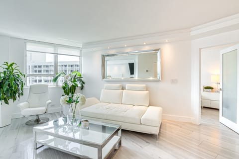 Sleek Miami Beach Apartment - 1 Mi to South Beach! Apartment in South Beach Miami