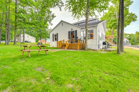 Hale Rustic Retreat on Long Lake Near Boat Launch! Cottage in Michigan
