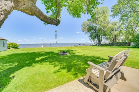 Private Dock, Fire Pit & Houghton Lake Views! Cottage in Houghton Lake