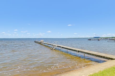 Private Dock, Fire Pit & Houghton Lake Views! Cottage in Houghton Lake