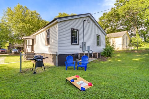 Charming Greenville Home w/ Yard: 3 Mi to Downtown House in Greenville