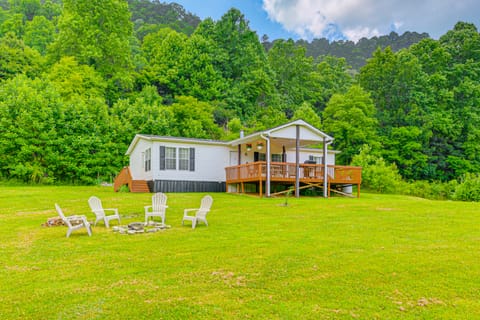 Large Yard + Fire Pit: Hot Springs Home House in Buncombe County