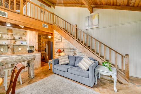 Riverfront Deck: Outdoor Retreat in Fairhope! House in Alabama