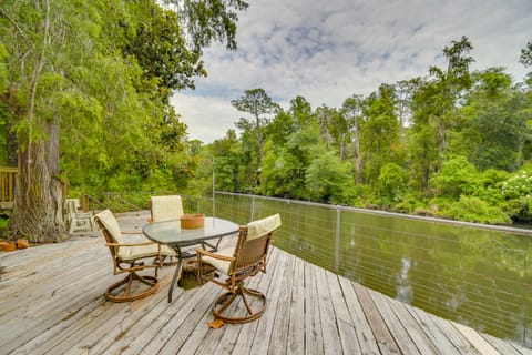 Riverfront Deck: Outdoor Retreat in Fairhope! House in Alabama