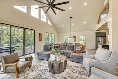 Riverfront Murfreesboro Cabin w/ Fire Pit House in Pike County