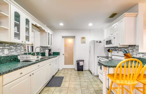 Ocala Retreat w/ Pool, Grill & Yard - Pets Welcome House in Ocala