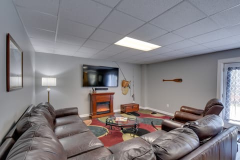 Pet-Friendly Cleveland Apt: 7 Mi to Yonah Mountain Apartment in White County