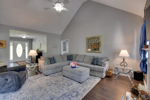 Cleveland Retreat w/ Deck: 2 Mi to Winery! House in White County