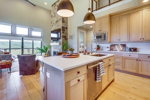 Spacious Heber City Home - Walk to Community Beach House in Jordanelle Reservoir