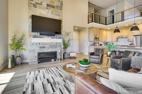 Spacious Heber City Home - Walk to Community Beach House in Jordanelle Reservoir