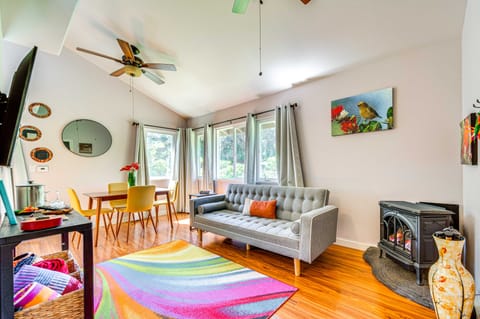 Rainforest Stay w/ Hot Tub < 3 Mi to Nat'l Park! House in Volcano