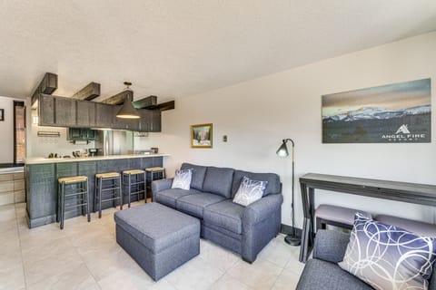 Angel Fire Mountain Condo: Steps to Ski Resort! Apartment in Angel Fire