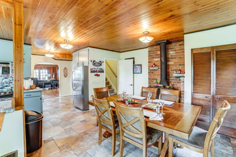 Fire Pit & Yard: Michigan Lakefront Retreat House in Ohio