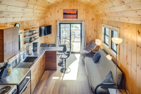 Deck & Grill: Lake of the Ozarks Cabin in Warsaw House in Lake of the Ozarks