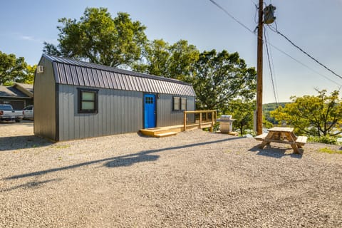 Deck & Grill: Lake of the Ozarks Cabin in Warsaw House in Lake of the Ozarks