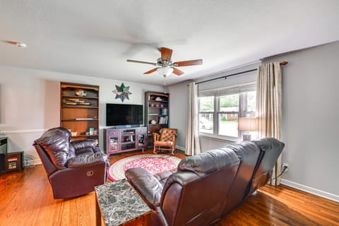 9 Mi to Dtwn: Fort Worth Home w/ Patio & Yard House in Richland Hills