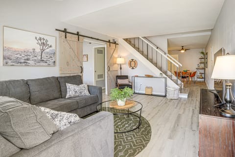 Pool Access & Mtn Views: Palm Springs Retreat! Apartment in Cathedral City