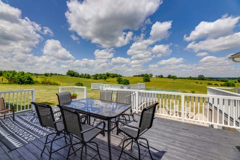 Sprawling Kentucky Getaway w/ Pool & Hot Tub! House in Ohio