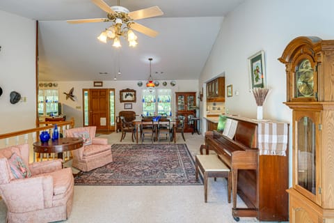 Peaceful Harrison Duplex w/ Porch & Grill! Apartment in Chattanooga