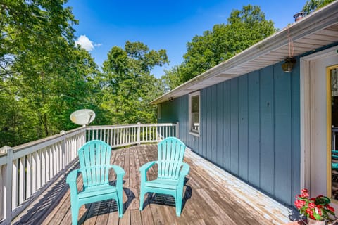 Peaceful Harrison Duplex w/ Porch & Grill! Apartment in Chattanooga