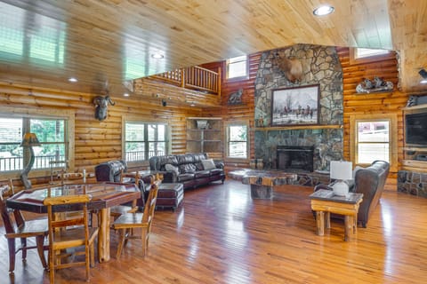Rustic Retreat in Hickman on 160 Acres w/ Views! House in Tennessee