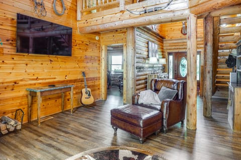 Rustic Retreat in Hickman on 160 Acres w/ Views! House in Tennessee