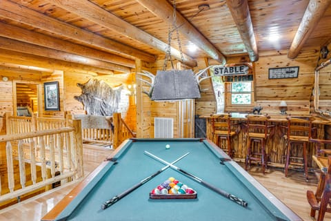 Rustic Retreat in Hickman on 160 Acres w/ Views! House in Tennessee