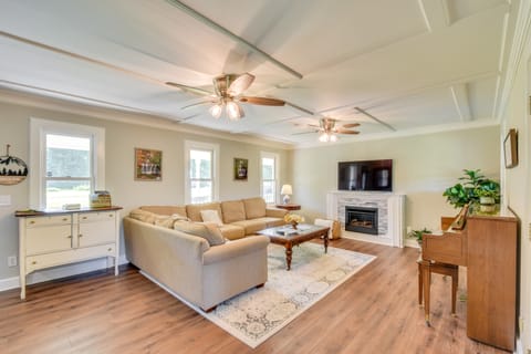 Home w/ Fire Pit on 27 Acres in Walhalla! House in South Carolina