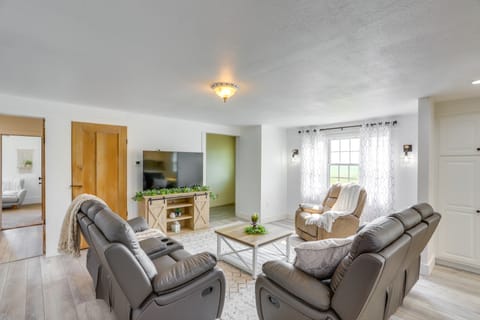 Ohio Farmhouse Retreat w/ Fire Pit & Patio House in Ohio