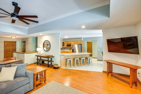 Lakefront Home w/ Deck, Near Mammoth Cave Park! House in Nolin Lake