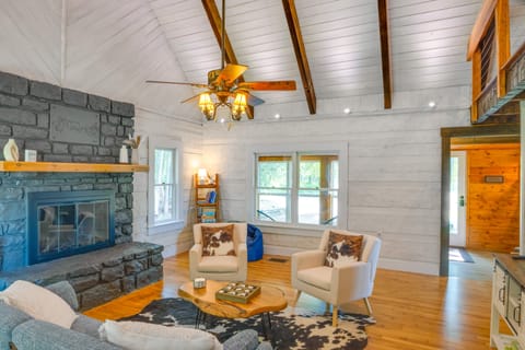 ~ 10 Mi to Downtown: Murfreesboro Area Cabin House in Tennessee