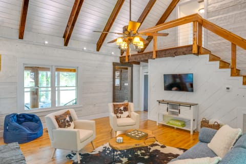 ~ 10 Mi to Downtown: Murfreesboro Area Cabin House in Tennessee