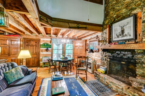 Peaceful Burnsville Cabin By South Toe River! House in Buncombe County