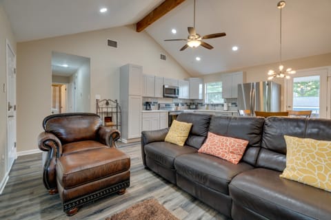 6 Mi to Dtwn: Austin Retreat w/ Patio & Grill House in Austin