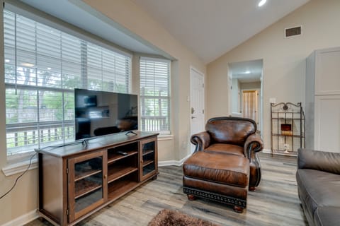 6 Mi to Dtwn: Austin Retreat w/ Patio & Grill House in Austin