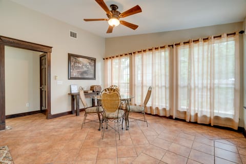 6 Mi to Dtwn: Austin Home w/ 2 Patios & Grill House in Austin