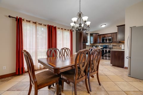 6 Mi to Dtwn: Austin Home w/ 2 Patios & Grill House in Austin